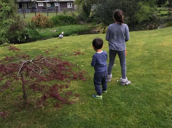 Water's Edge Retreat * Rotorua